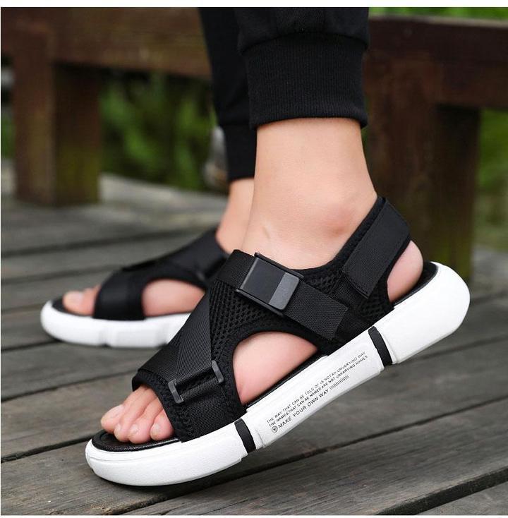 Sandaler för män som andas utomhus