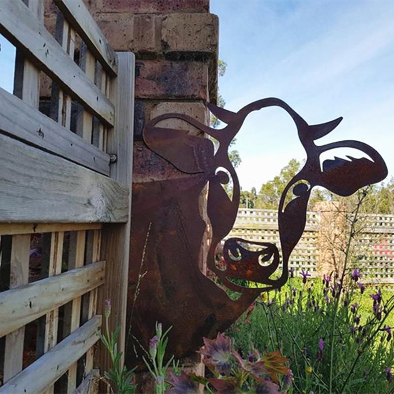 Peekaboo Cow - väggdekoration i metall