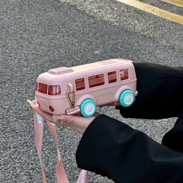 Bärbar vattenkopp i bussform